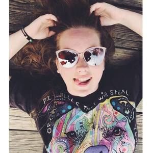 Meet your Posher, Olivia